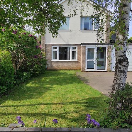 Вілла Number 8 With Free Parking Bury St. Edmunds Екстер'єр фото